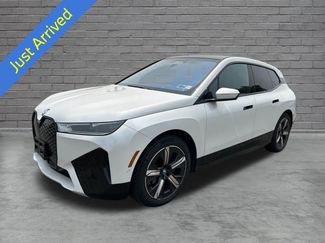 Used 2023 BMW iX xDrive50 w/ Premium Package AWD/4WD video 1