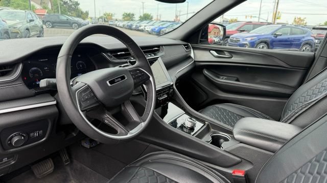 Used 2024 Jeep Grand Cherokee Altitude AWD/4WD image 13