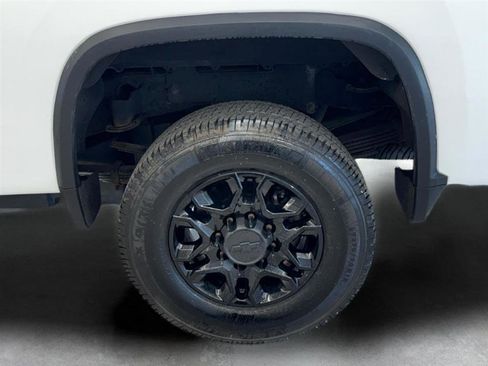 Used 2020 Chevrolet Silverado 3500 LT AWD/4WD image 34