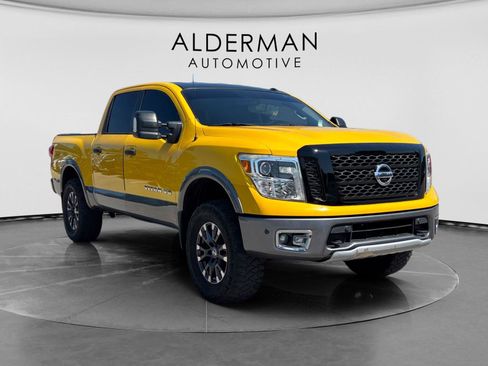 Used 2018 Nissan Titan PRO-4X w/ Pro-4x Convenience Package AWD/4WD image 7