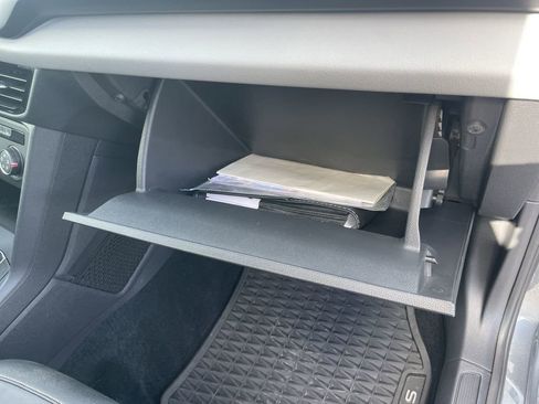 Certified 2022 Volkswagen Taos SE image 33