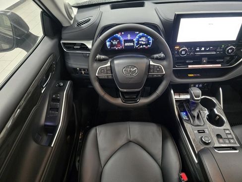 New 2026 Toyota Highlander Platinum image 26