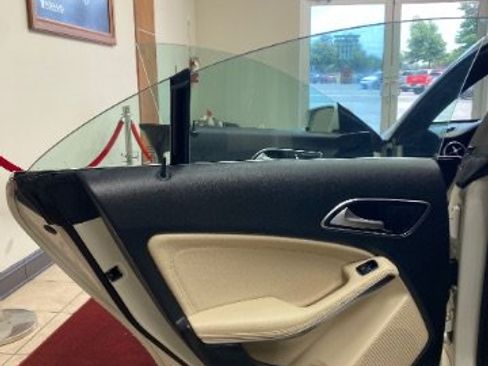 Used 2018 Mercedes-Benz CLA 250 4MATIC image 7