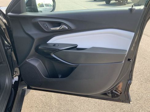 Used 2025 Chevrolet Trax LT FWD image 48