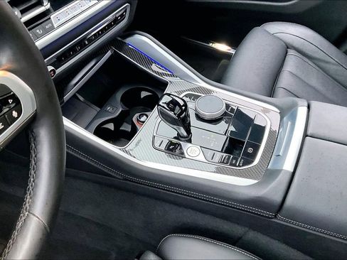 Used 2022 BMW X6 M50i image 16