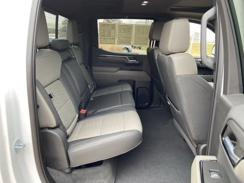 Used 2023 Chevrolet Silverado 1500 ZR2 image 13