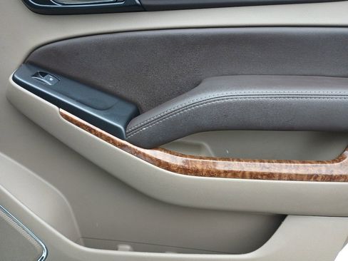 Used 2019 Chevrolet Suburban Premier image 35