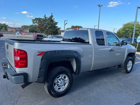 Used 2009 Chevrolet Silverado 2500 LT w/ Interior Plus Package AWD/4WD image 13