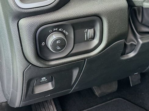 New 2026 RAM 1500 Express AWD/4WD image 10