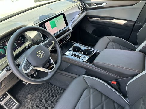 Certified 2025 Volkswagen Atlas Peak Edition SE AWD/4WD image 16
