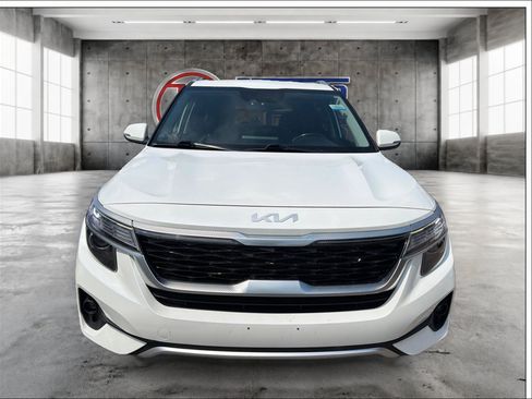 Used 2022 Kia Seltos S AWD/4WD image 2