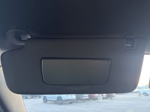 Used 2023 Chevrolet Traverse LT image 25