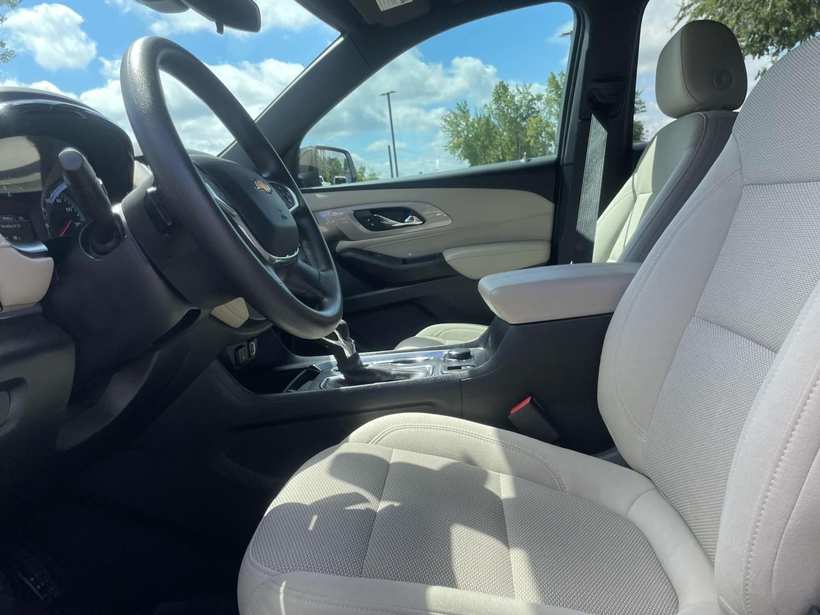 Used 2023 Chevrolet Traverse LS FWD image 15