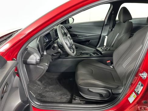 Used 2025 Hyundai Elantra Sport image 11