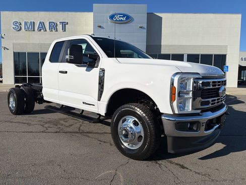 New 2026 Ford F350 XL w/ XL Chrome Package image 1