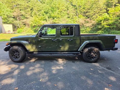 Used 2023 Jeep Gladiator Mojave AWD/4WD image 11