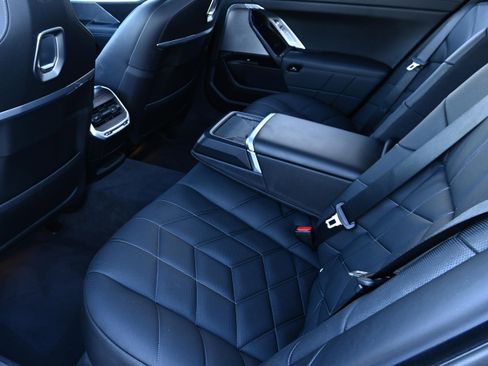 Certified 2024 BMW 760i xDrive w/ Executive Package image 10