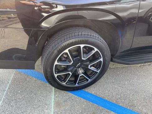 Used 2023 Chevrolet Suburban RST image 9