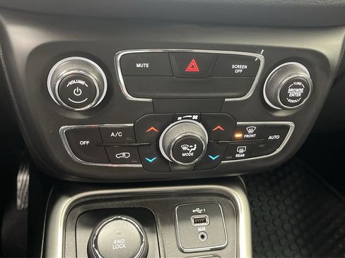 Used 2019 Jeep Compass Latitude w/ Cold Weather Group image 20