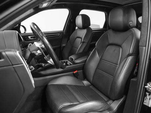 Certified 2021 Porsche Cayenne GTS image 5