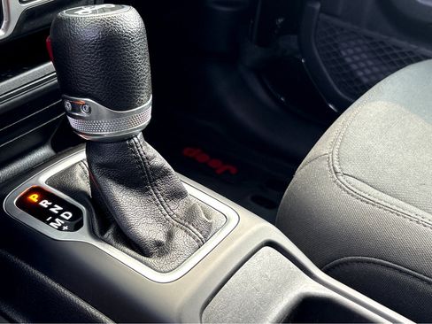 Used 2018 Jeep Wrangler Unlimited Sport image 14