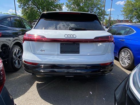 Used 2024 Audi Q8 e-tron Premium AWD/4WD image 2