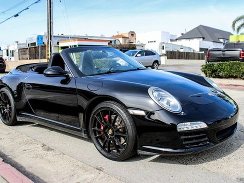 Used 2011 Porsche 911 Carrera 4S image 8