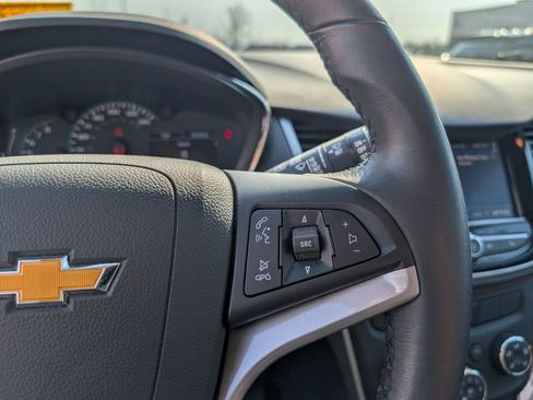 Used 2020 Chevrolet Trax LT w/ LT Convenience Package image 14