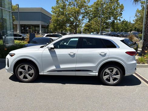 Used 2025 Audi Q5 Premium w/ Premium Plus AWD/4WD image 9