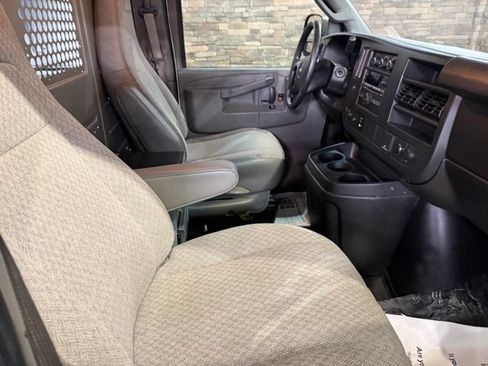 Used 2016 GMC Savana 2500 RWD image 3