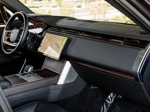 Used 2025 Land Rover Range Rover Autobiography image 32