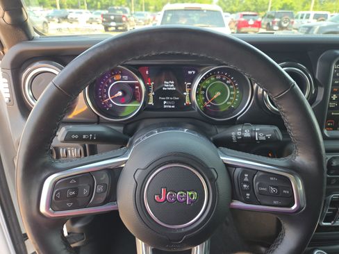 Used 2022 Jeep Wrangler Unlimited Sahara AWD/4WD image 10