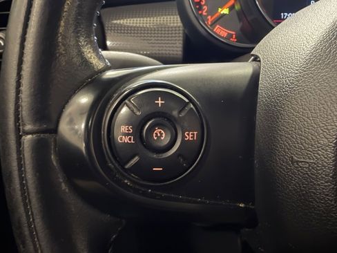 Used 2021 MINI Cooper 2-Door Hardtop image 19