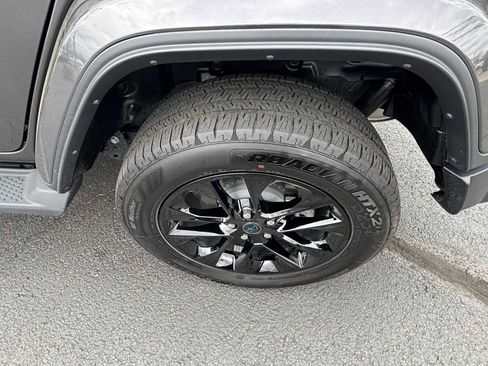 Used 2025 Jeep Wrangler Sahara image 9