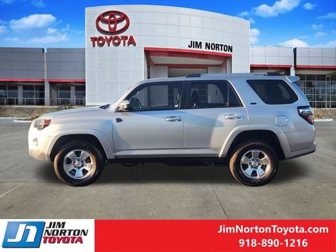 Used 2020 Toyota 4Runner SR5 image 5