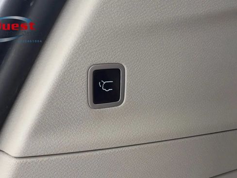Used 2024 Chrysler Voyager LX FWD image 14