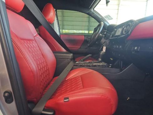 Used 2017 Toyota Tacoma SR5 w/ Tow Package image 12