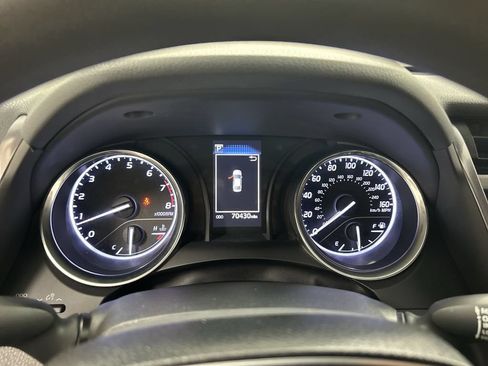 Used 2018 Toyota Camry LE FWD image 13