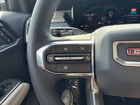 Used 2025 GMC Acadia Elevation w/ Elevation Premium Package FWD image 16