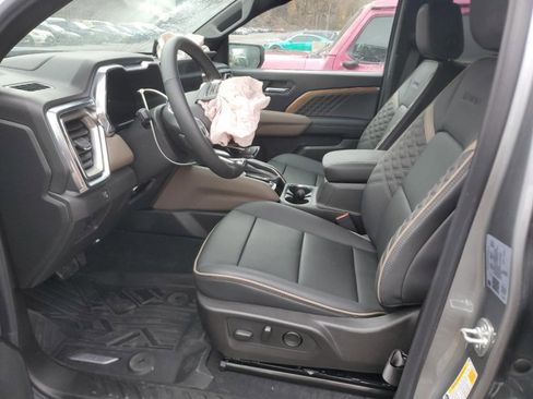 Used 2024 GMC Canyon Denali image 6