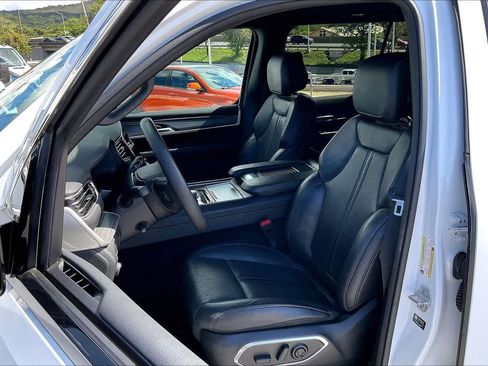 Used 2024 Jeep Wagoneer Series II w/ Flexible Seating Group RWD image 11