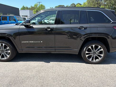 Used 2025 Jeep Grand Cherokee Overland w/ Luxury Tech Group IV AWD/4WD image 11
