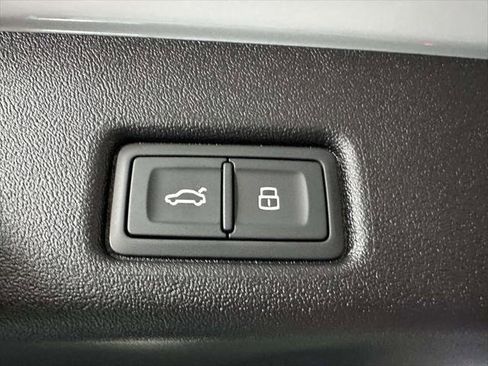 Used 2025 Audi Q5 Premium w/ Convenience Package AWD/4WD image 7