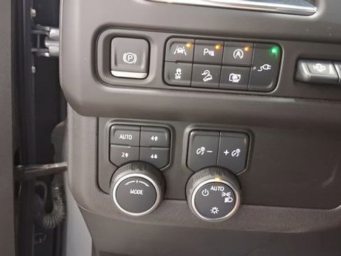 Used 2022 Chevrolet Suburban High Country AWD/4WD image 35