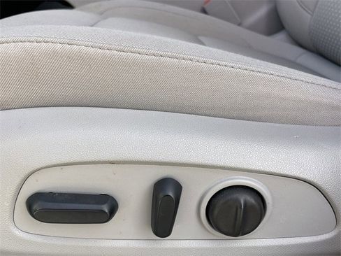 Used 2023 GMC Acadia SLE w/ Driver Convenience Package image 24