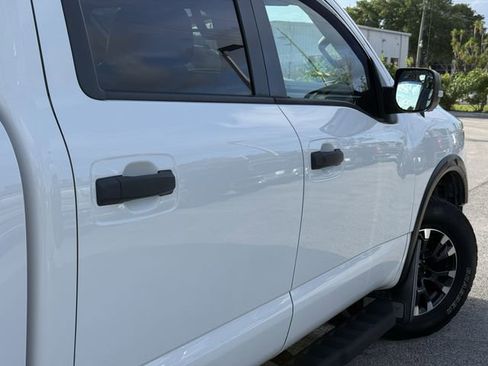 Used 2021 Nissan Titan PRO-4X w/ Pro-4x Convenience Package AWD/4WD image 8