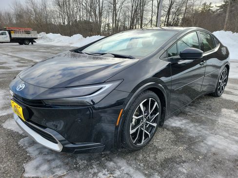 Used 2024 Toyota Prius Prime SE image 1