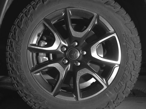 Used 2025 Jeep Compass Trailhawk image 12