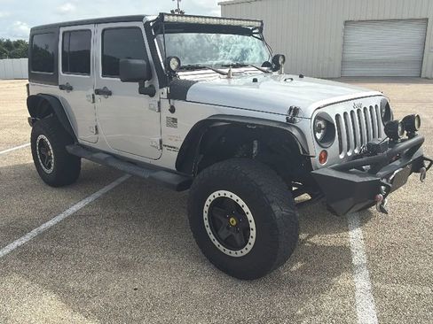 Used 2012 Jeep Wrangler Unlimited Sahara w/ Dual Top Group AWD/4WD image 7