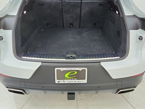 Used 2025 Porsche Cayenne Coupe AWD/4WD image 14